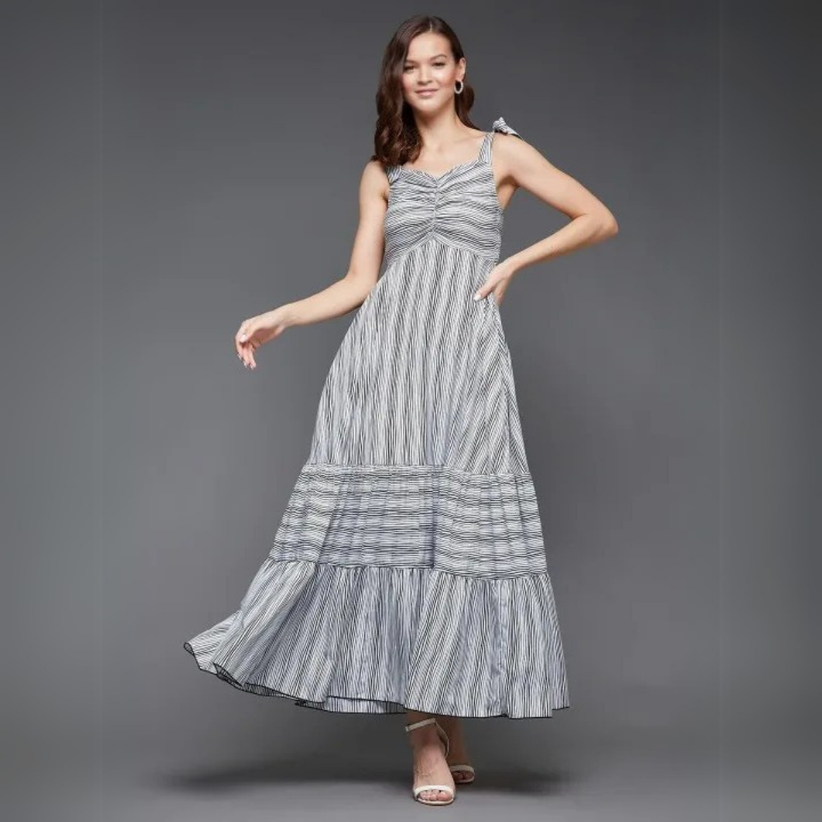 Elegant & Chic: Short and Long Dresses for Women