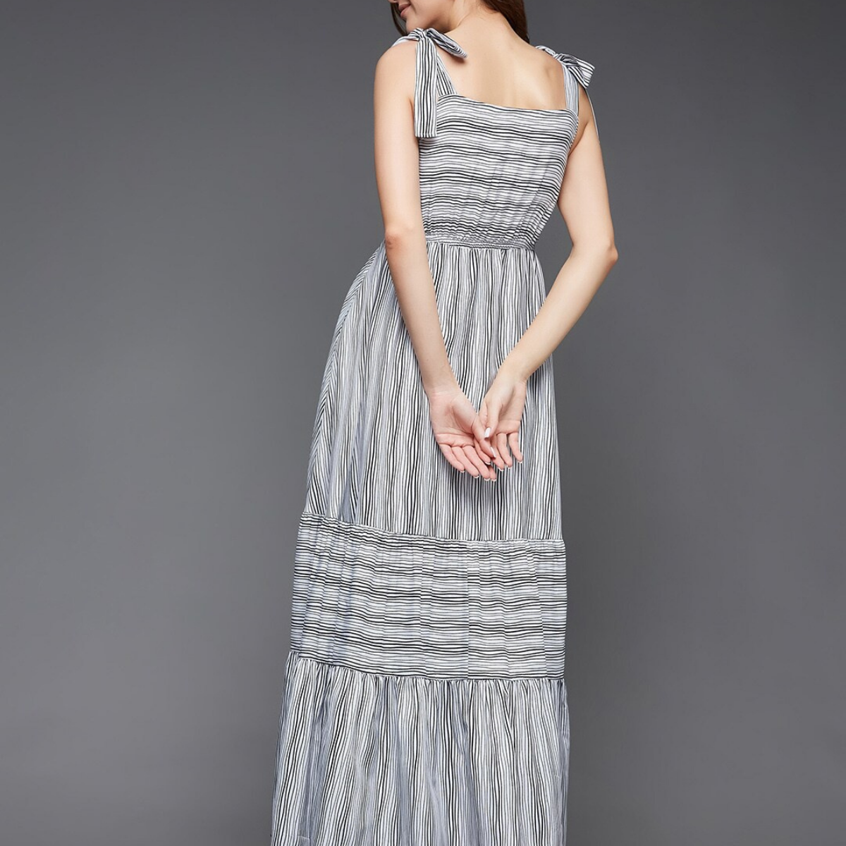Elegant & Chic: Short and Long Dresses for Women