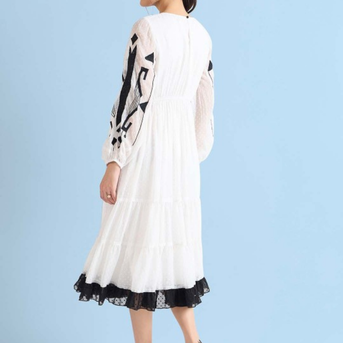 Elegant & Chic: Short and Long Dresses for Women