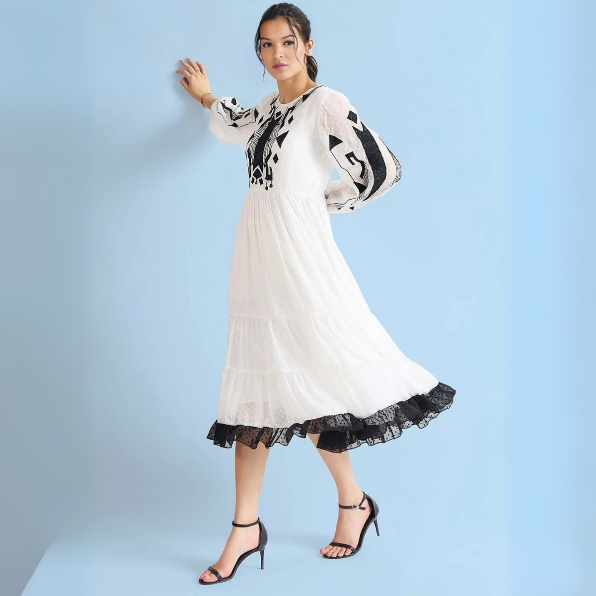 Elegant & Chic: Short and Long Dresses for Women
